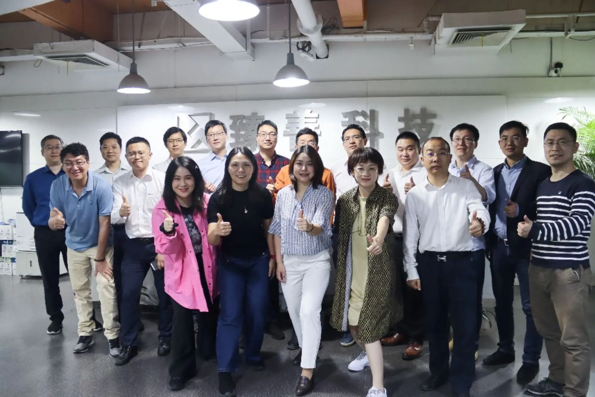 Connecting Antai College Alumni with International Students A Look at Alumni Relations