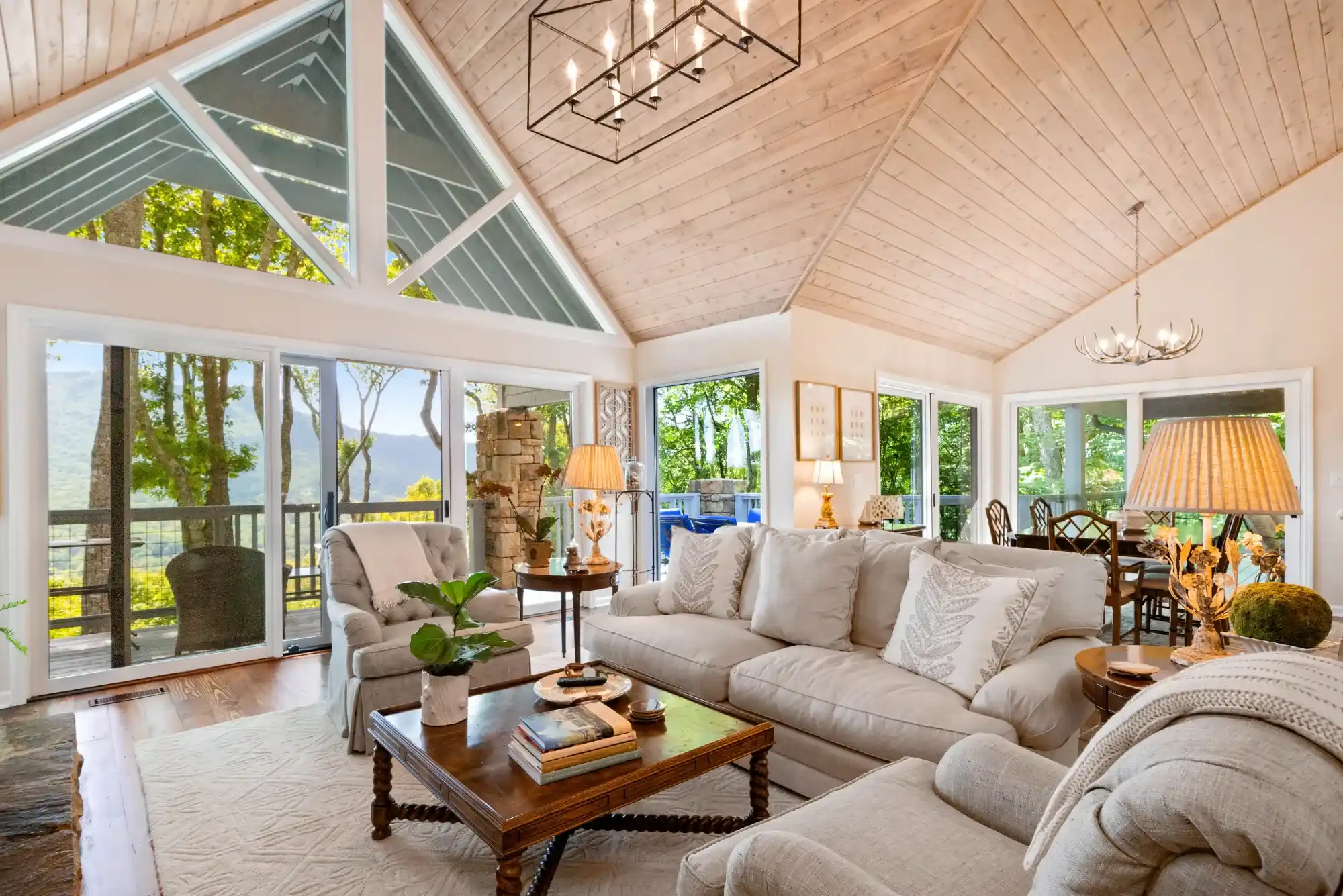 How to Choose a Luxury Rug for Your Living Room – 2025 Guide